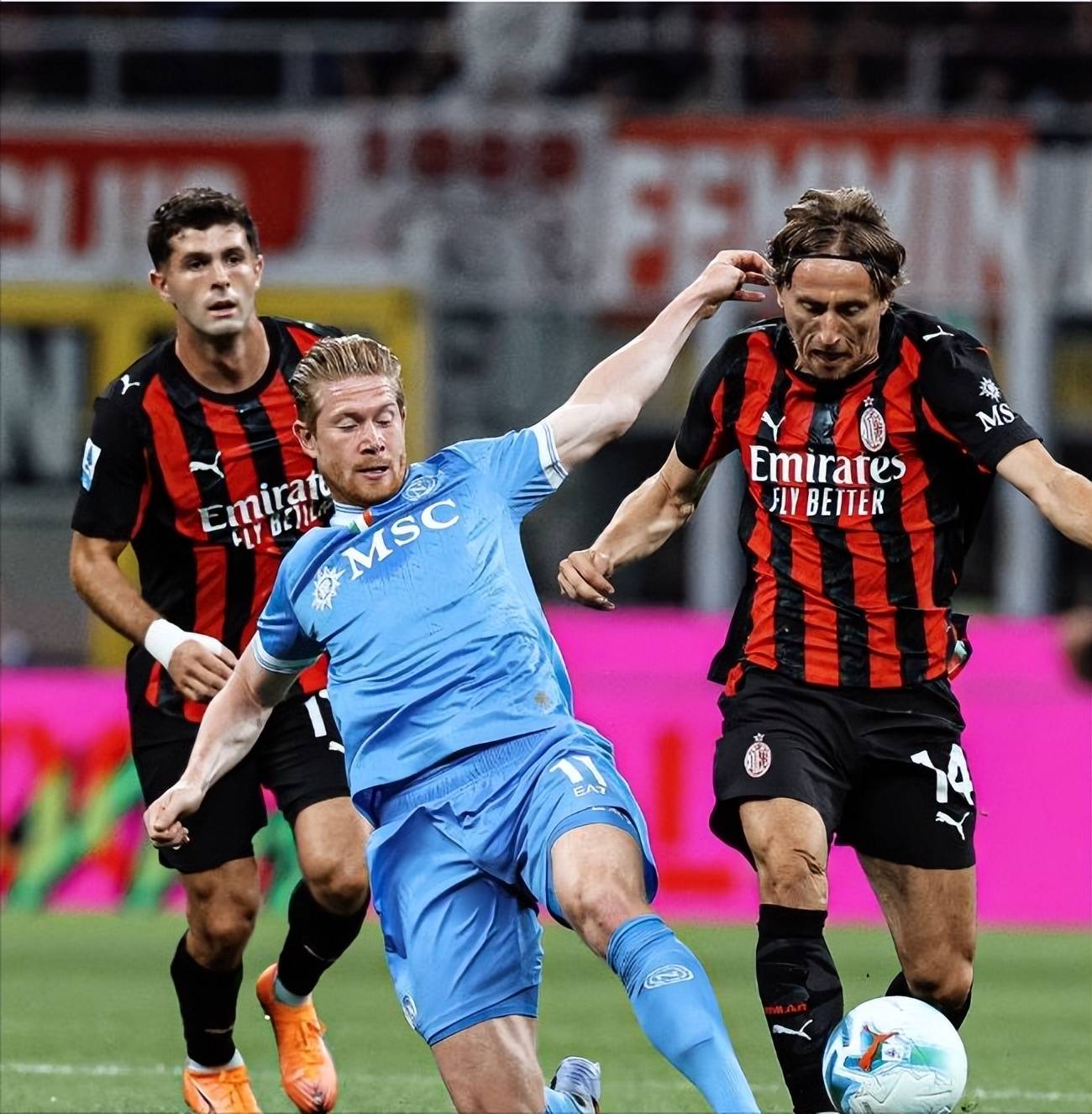 熊猫直播-包含赛前意甲传出新动向，国际米兰战术微调，管理层表态：压力陡增，团队化学反应显著的词条