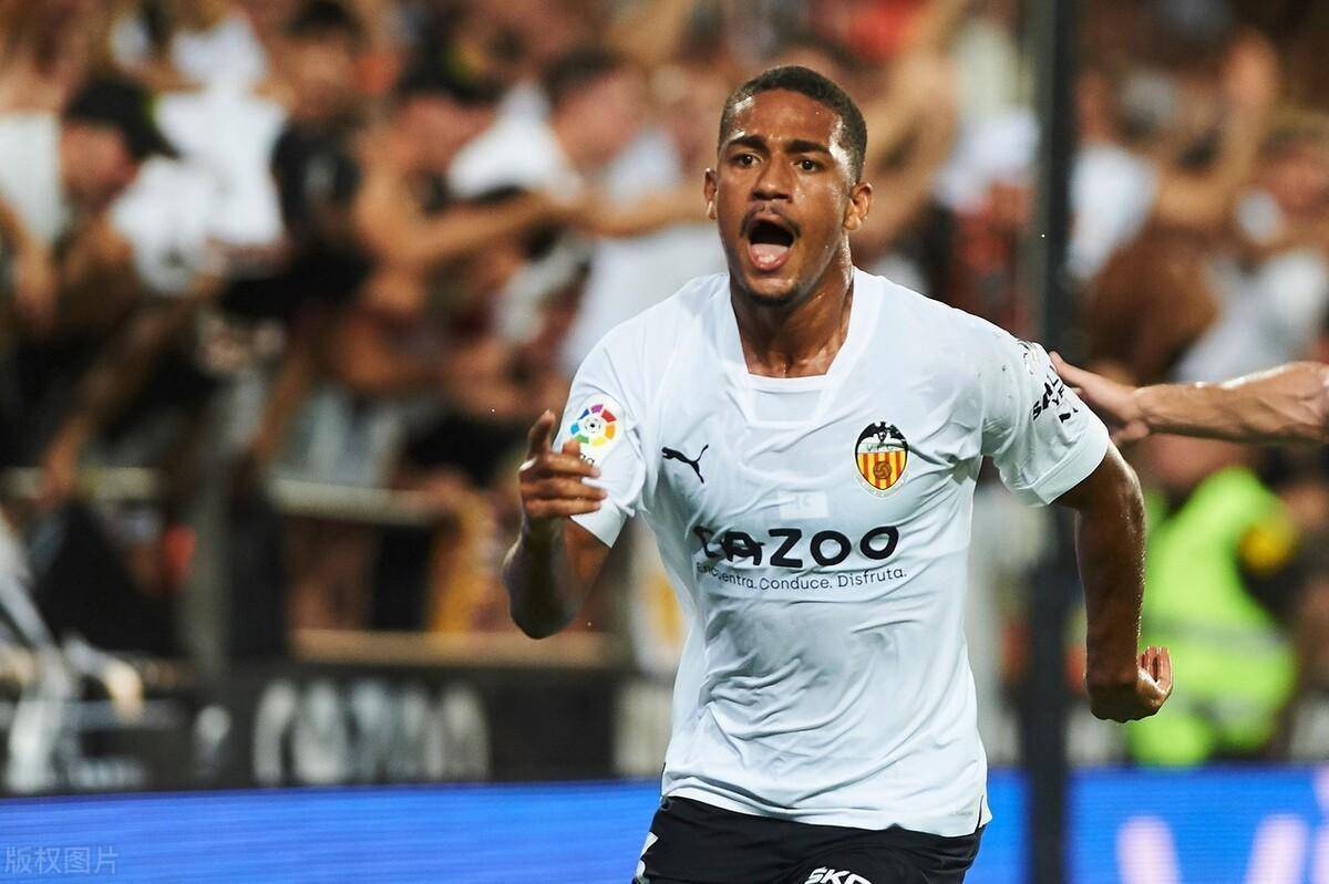 熊猫直播-冲刺阶段上海海港止住颓势——西甲节点到来；底气十足；球探报告显示潜力(上海海港与神户胜利船的战术博弈)